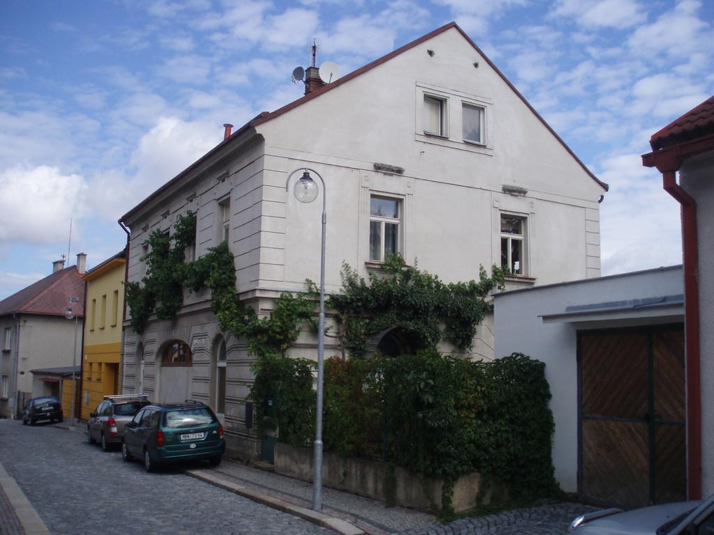 Apartman Skalka Mnichovo Hradiste Exterior photo